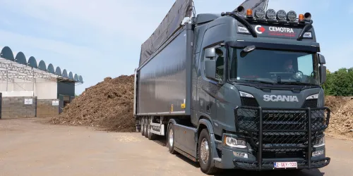 Camion chargé de matières premières